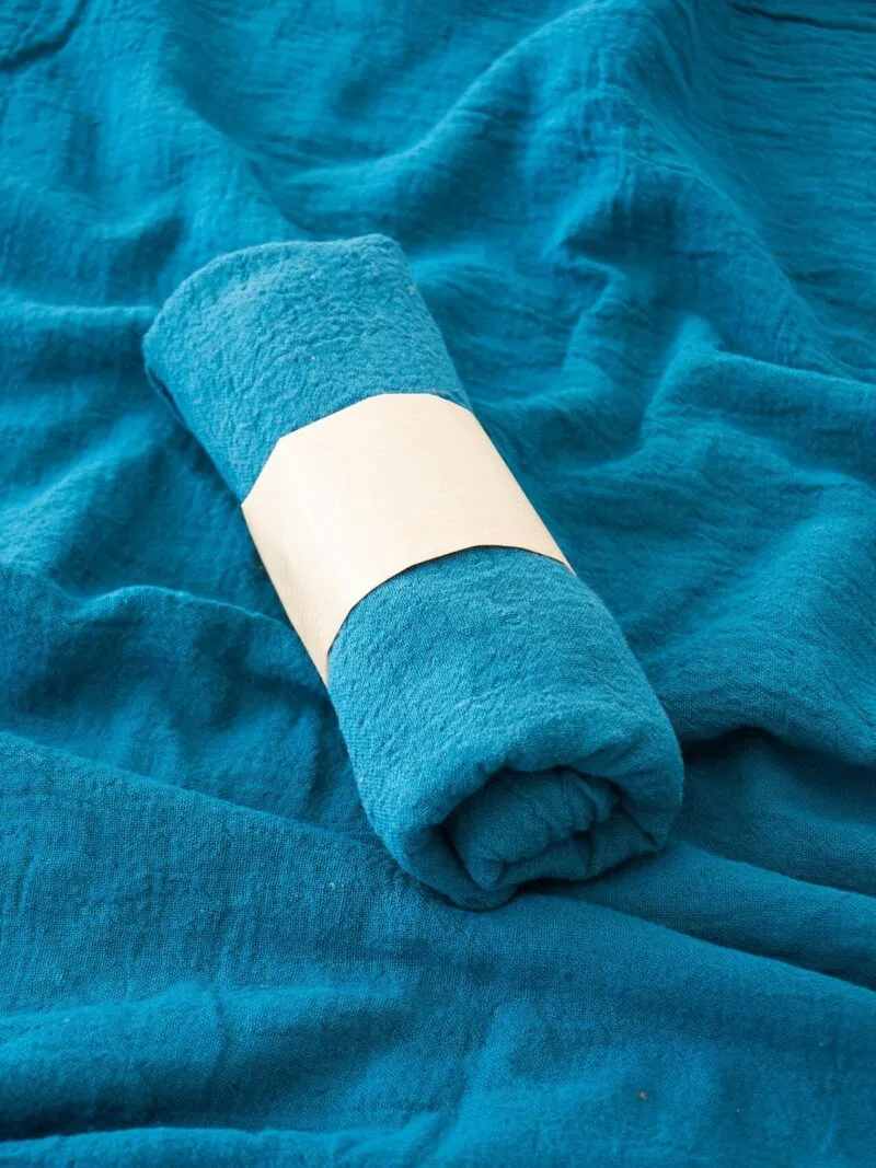 chusta na głowę w kolorze niebieski petrol. Chustka mała lub apaszka. bandana damska, bandana męska, bawełniana bandana, akcesoria modowe, chustka, apaszka, pomysł na prezent. owijamwbawelne.pl