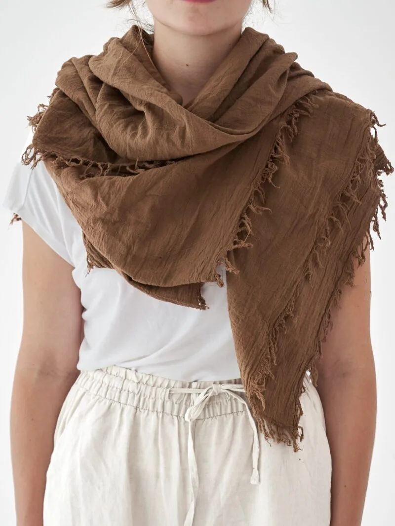 brązowa chusta do noszenia, duża chusta damska i męska. Bawełna organiczna, akcesoria, prezent, odzież. Owijam w bawełna