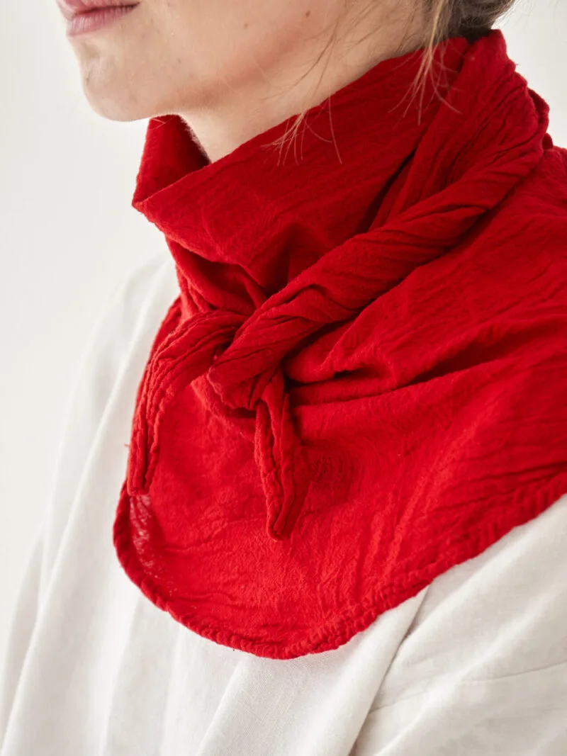 chusta na głowę damska czerwona. Chustka mała lub apaszka. bandana damska, bandana męska, bawełniana bandana, akcesoria modowe, chustka, apaszka, pomysł na prezent. owijamwbawelne.pl