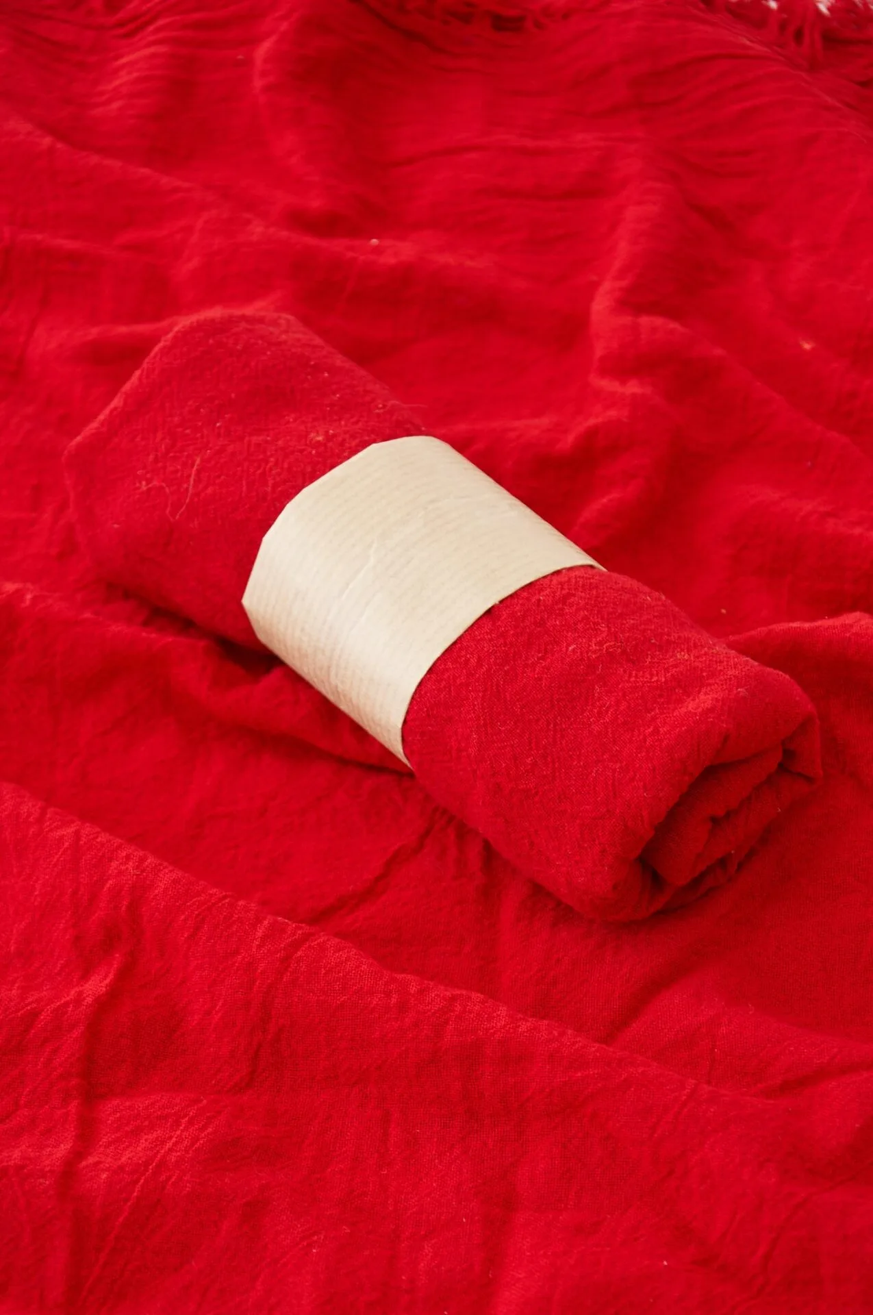 chusta na głowę damska czerwona. Chustka mała lub apaszka. bandana damska, bandana męska, bawełniana bandana, akcesoria modowe, chustka, apaszka, pomysł na prezent. owijamwbawelne.pl