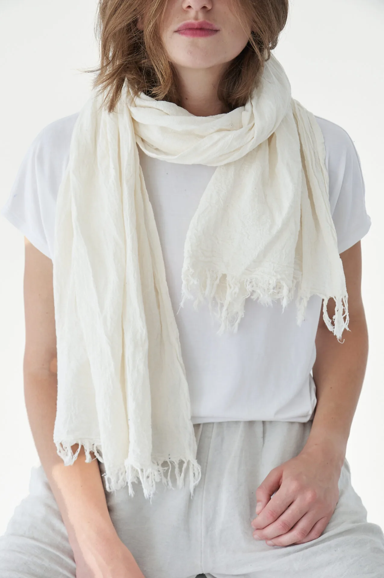 szalik-damski-meski-bawelna-organiczna-kolor-bialy-owijam-w-bawelne-szalik-na-wiosna-lato-jesien-zima-Polski-hand-made