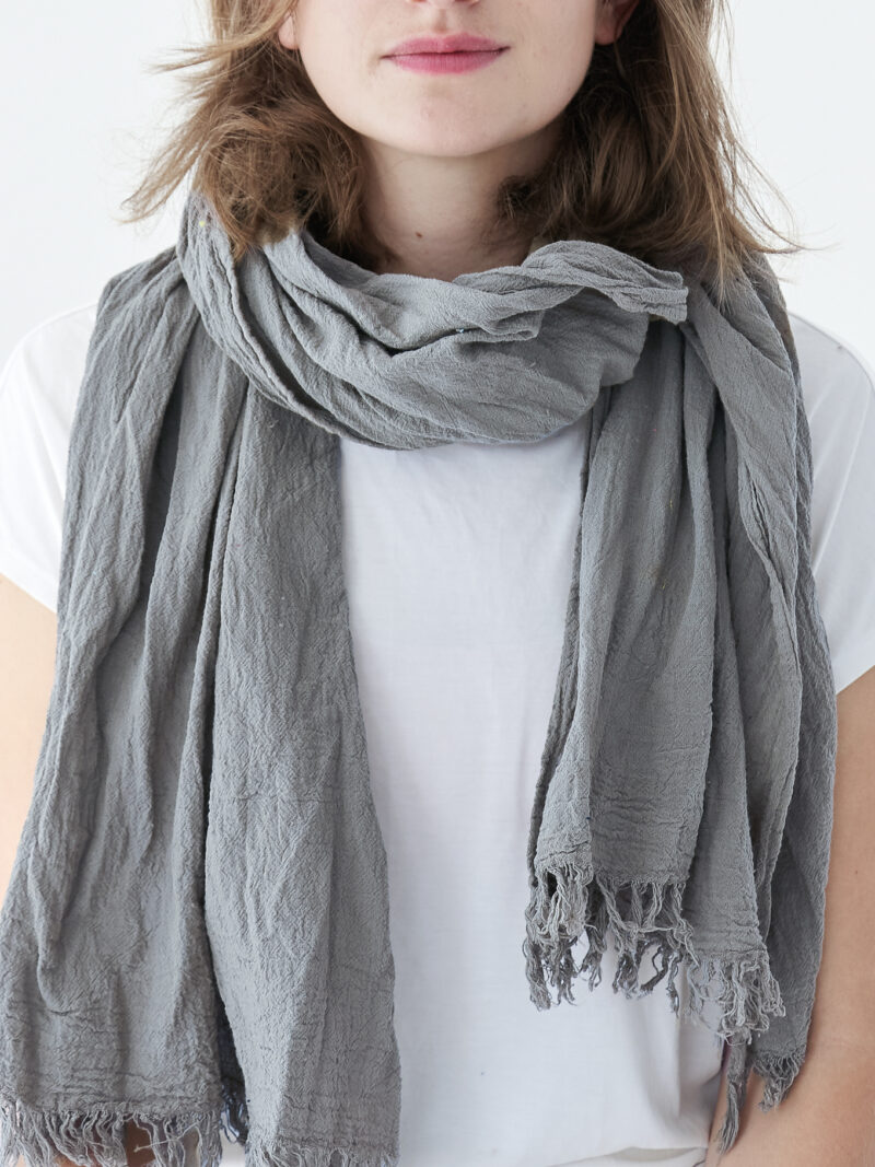 szalik-damski-meski-bawelna-organiczna-kolor-szary-srebrny-owijam-w-bawelne-szalik-na-wiosna-lato-jesien-zima-2-2