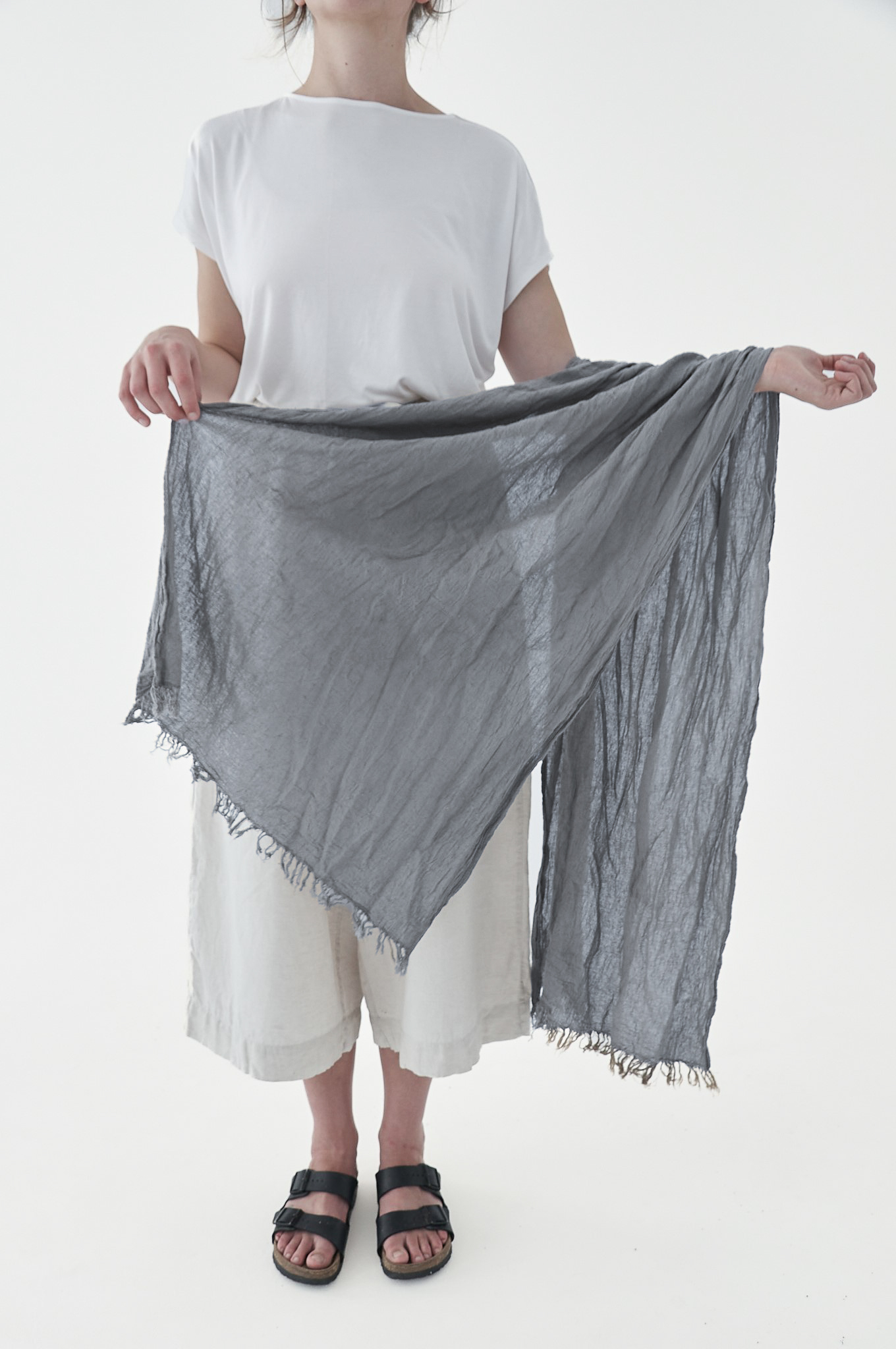 szalik-damski-meski-bawelna-organiczna-kolor-szary-srebrny-owijam-w-bawelne-szalik-na-wiosna-lato-jesien-zima-6