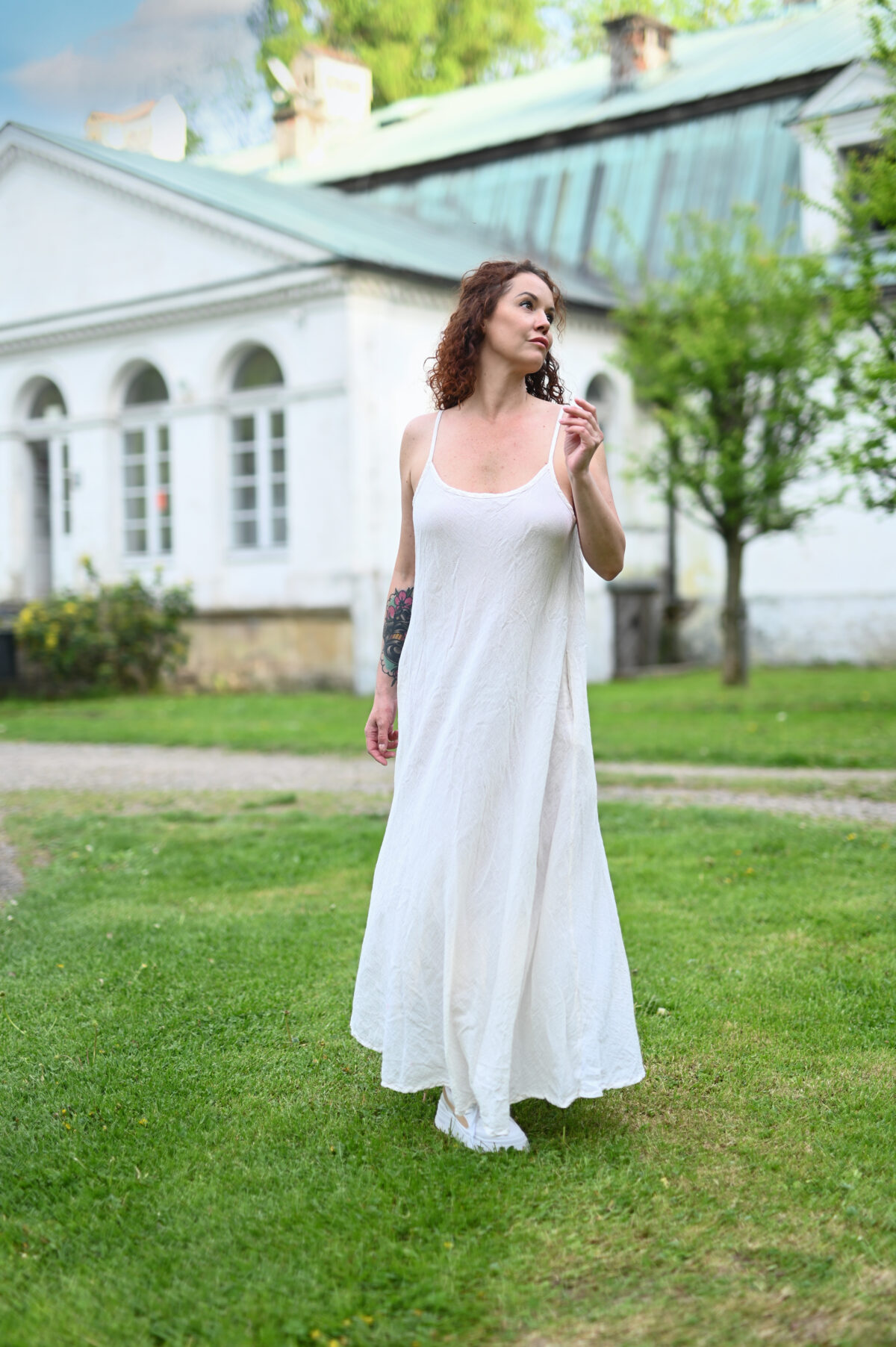 sukienka-maxi-dluga-bawelniana-na-ramiaczkach-bawelna-organiczna-biala