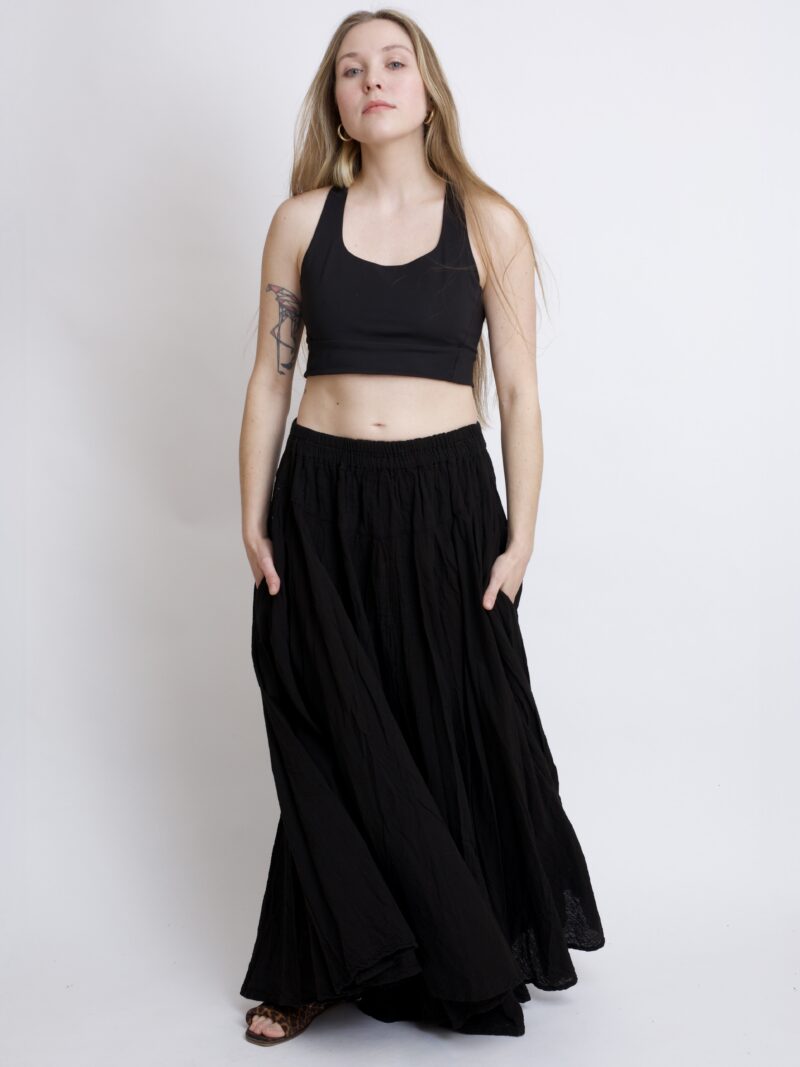 Czarna spódnica plisowana długa z pełnego koła bawełniana