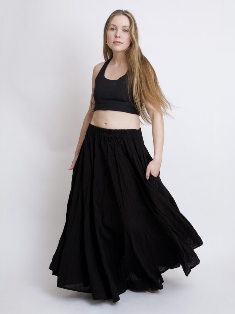 Czarna spódnica plisowana długa z pełnego koła bawełniana