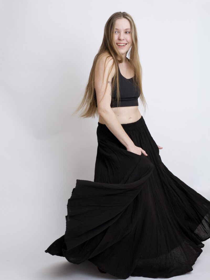 Czarna spódnica plisowana długa z pełnego koła bawełniana