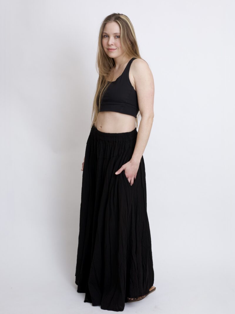 Czarna spódnica plisowana długa z pełnego koła bawełniana