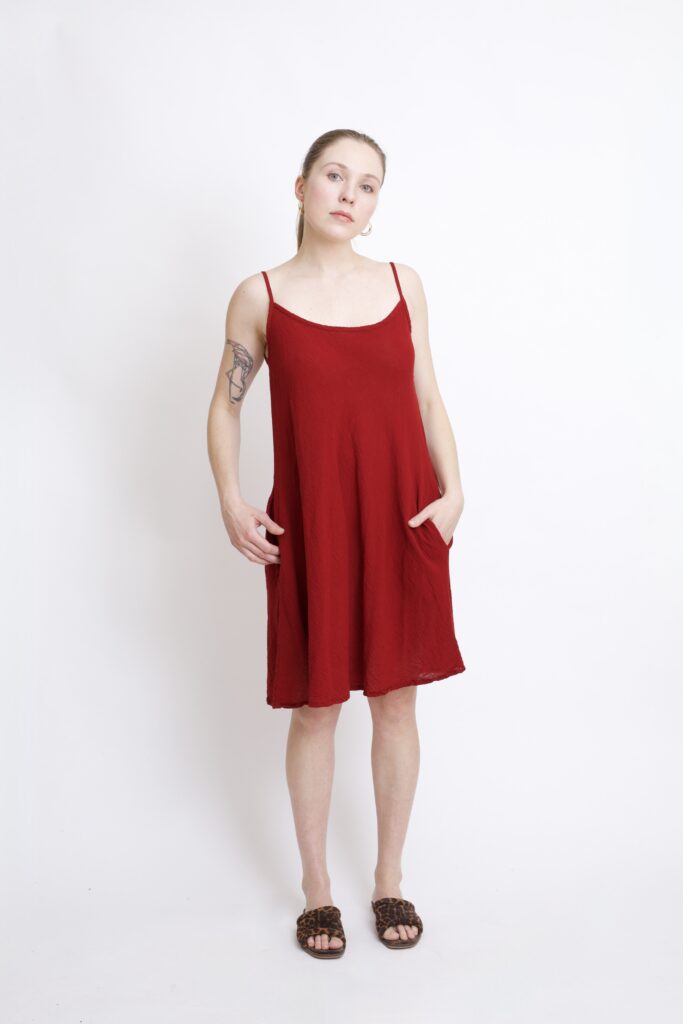 bawełniana sukienka mini burgundowa. sukienka Na ramiączkach - na lato