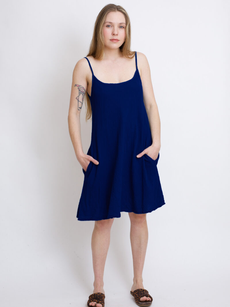 bawełniana sukienka mini granatowo- niebieska. Na ramiączkach - na lato