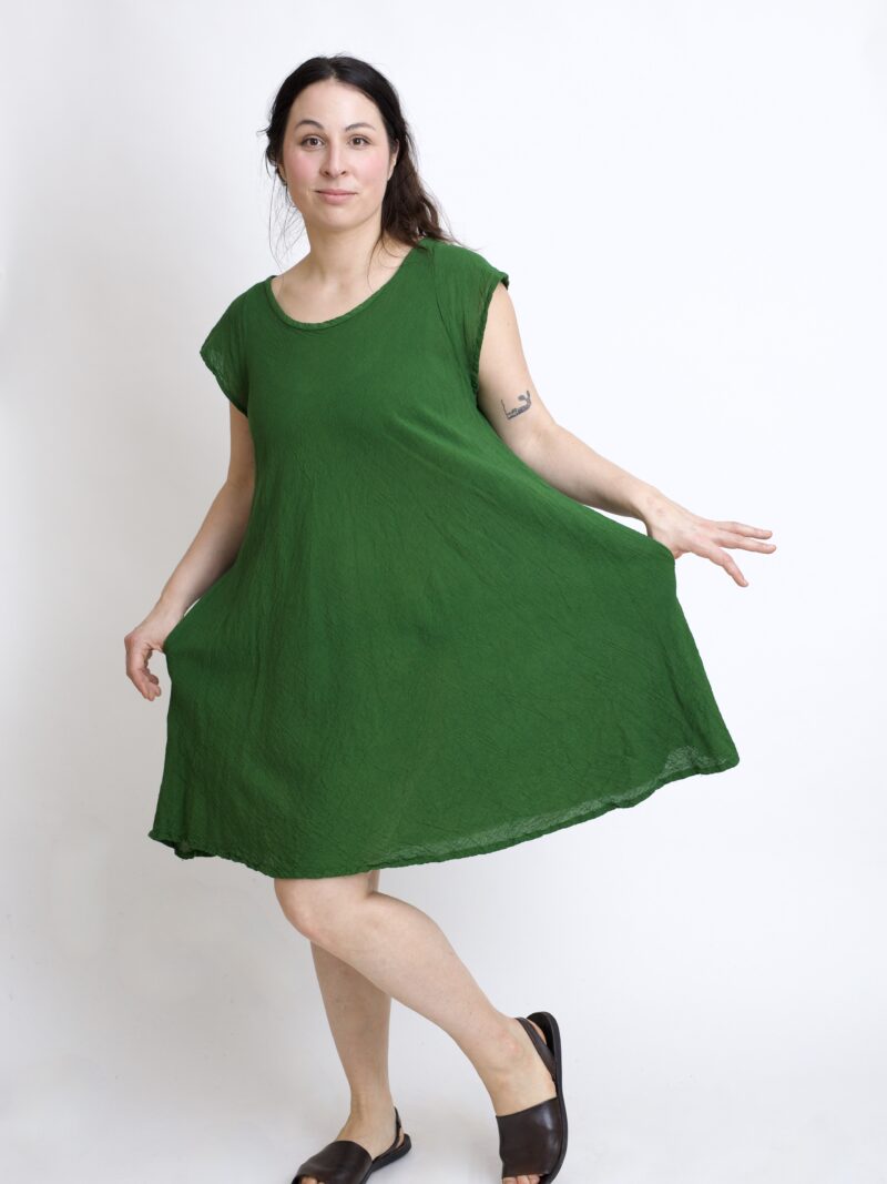 sukienka mini bawełniana ze skrzydełkami. Zielona sukienka z czystej bawełny