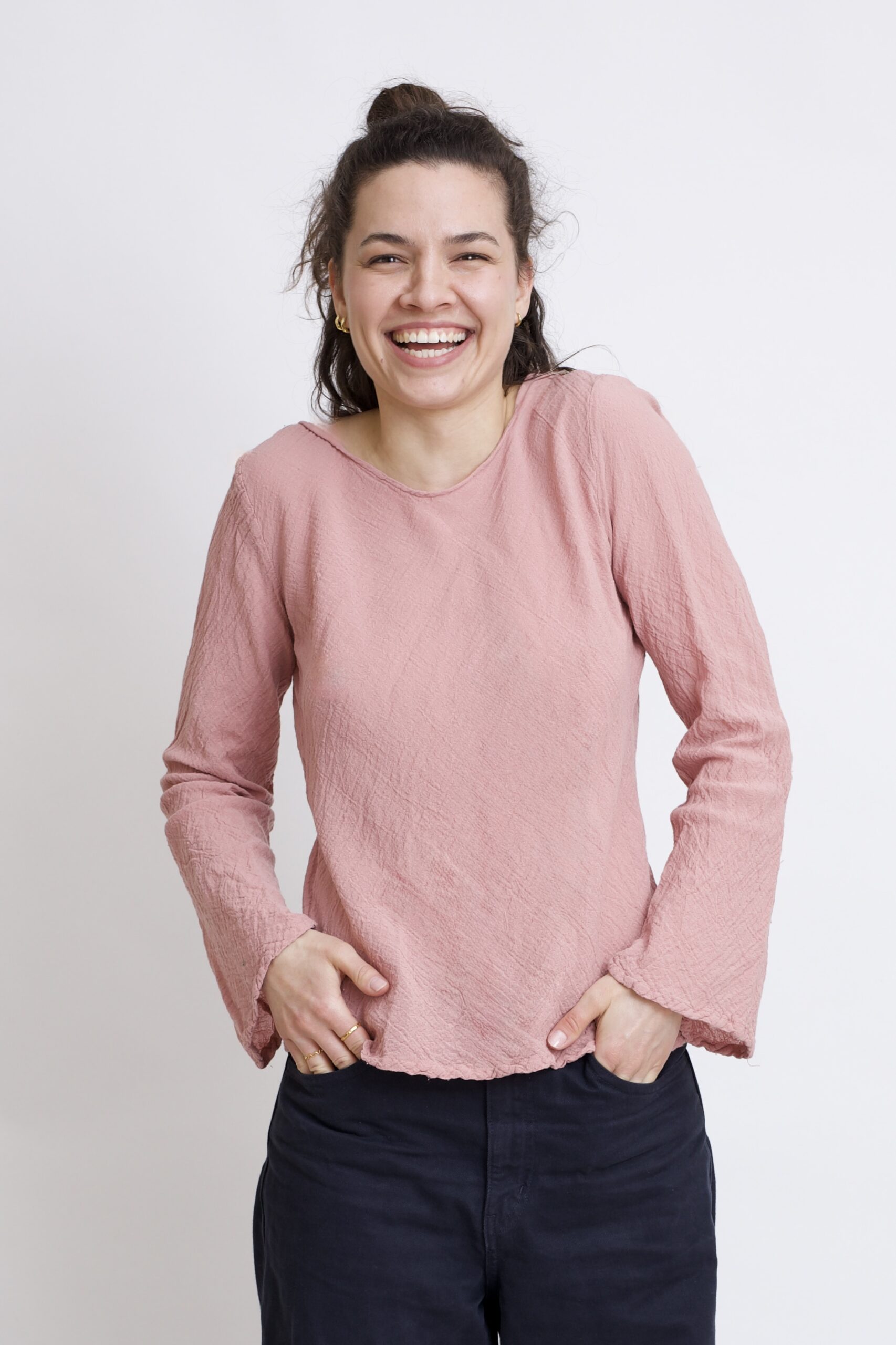 damska bluzka bawełniana z szerokimi rękawami. Bluzka w kolorze róż pudrowy