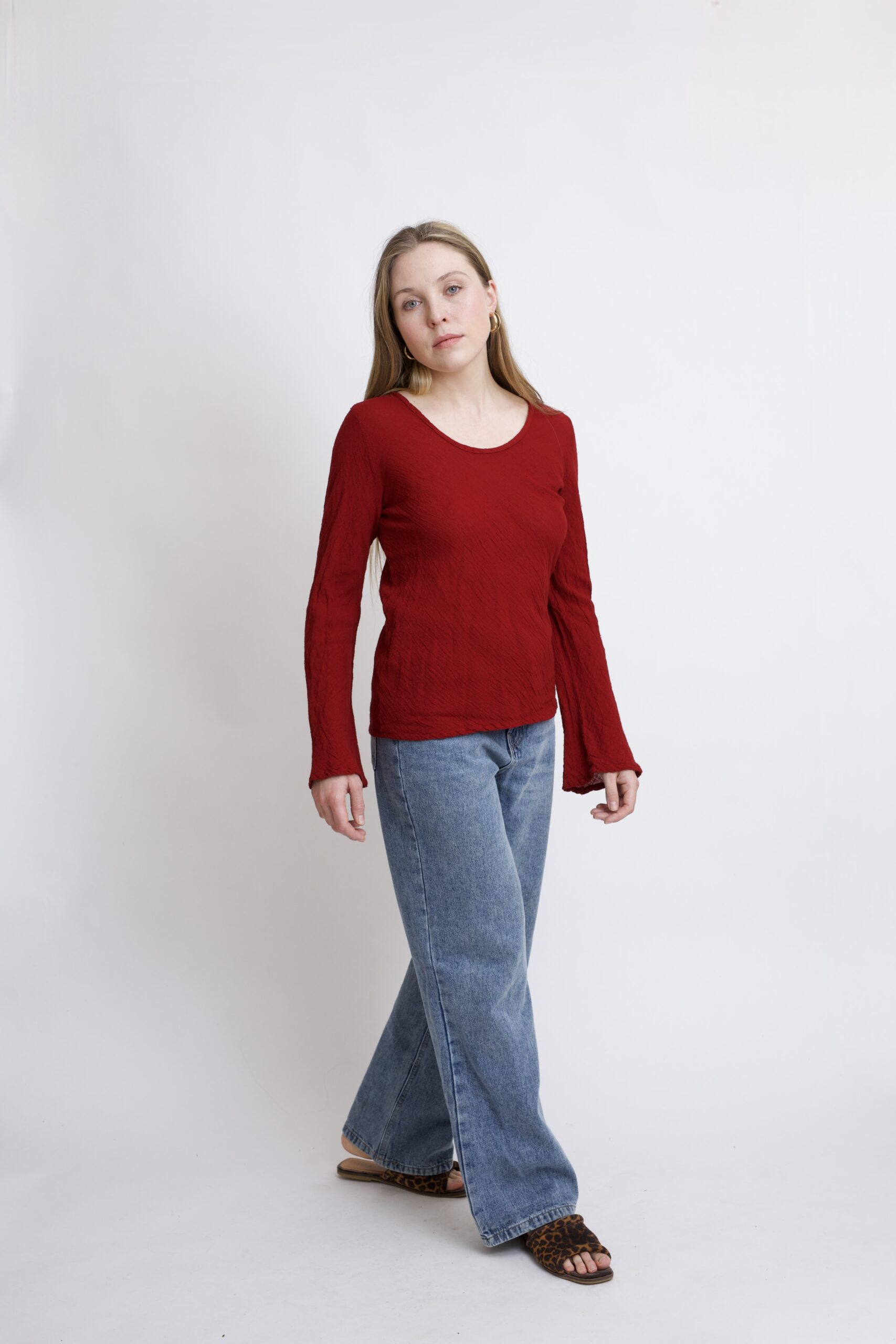 damska bluzka bawełniana z szerokimi rękawami. Bluzka w kolorze burgund