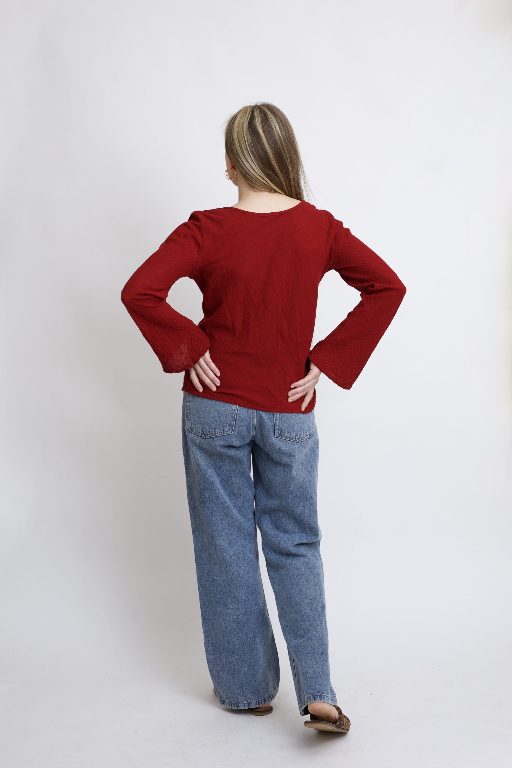 damska bluzka bawełniana z szerokimi rękawami. Bluzka w kolorze burgund