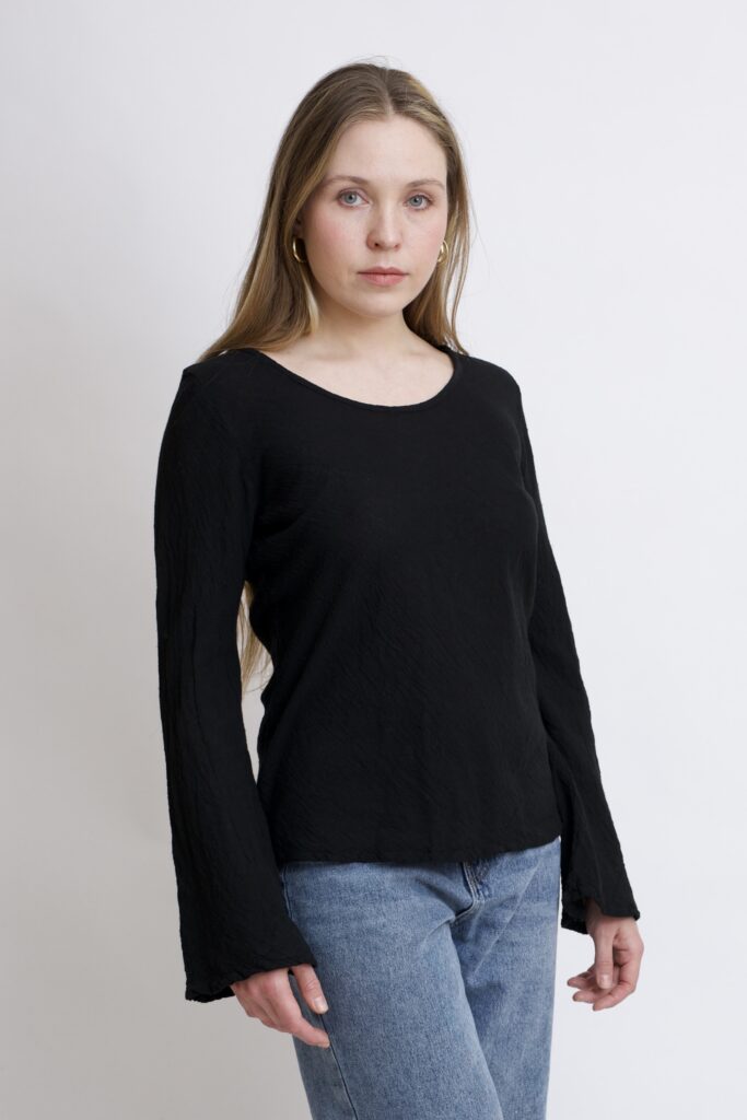damska bluzka bawełniana z szerokimi rękawami. Bluzka czarna