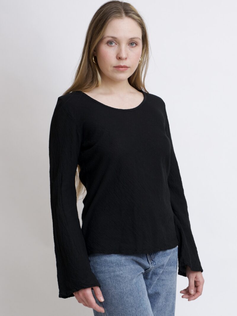 damska bluzka bawełniana z szerokimi rękawami. Bluzka czarna