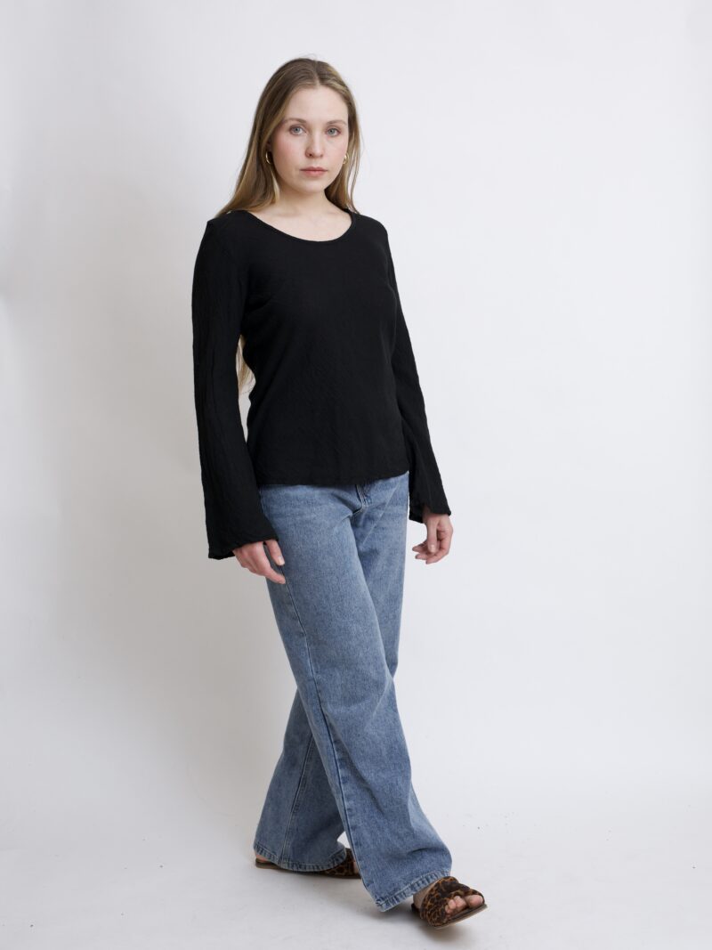 damska bluzka bawełniana z szerokimi rękawami. Bluzka czarna