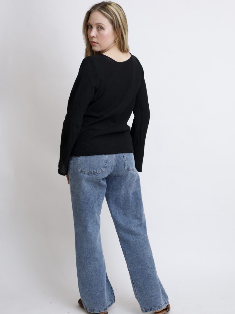 damska bluzka bawełniana z szerokimi rękawami. Bluzka czarna