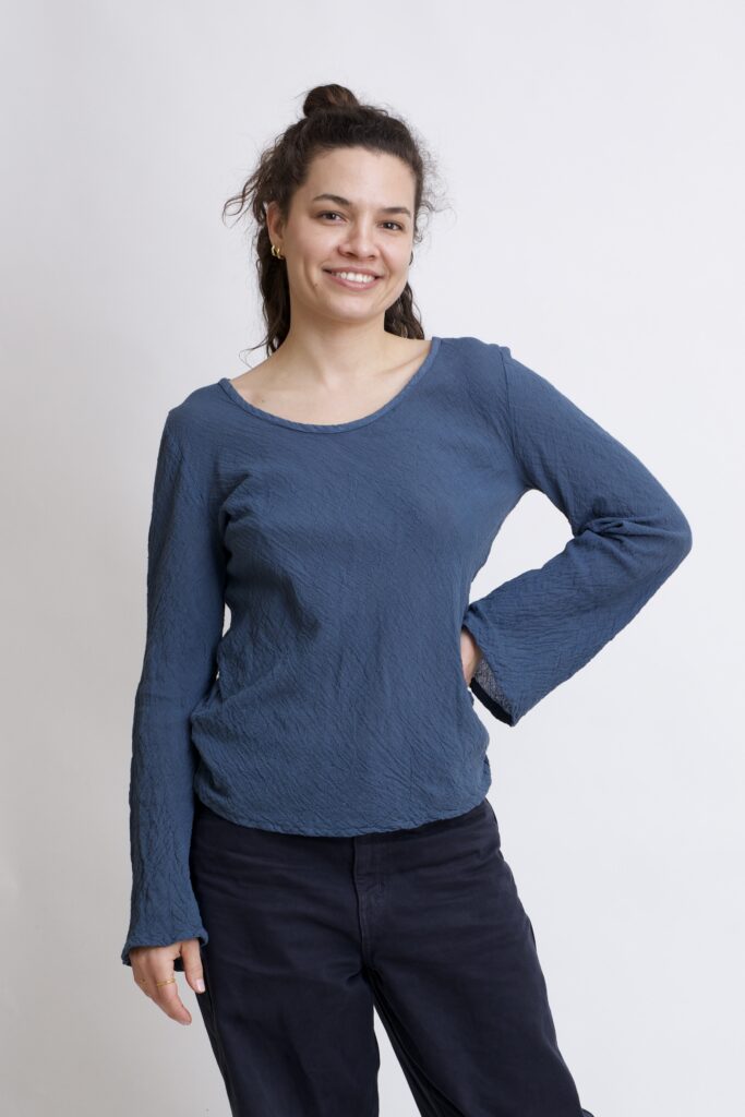 damska bluzka bawełniana z szerokimi rękawami. Bluzka w kolorze szary grafitowy