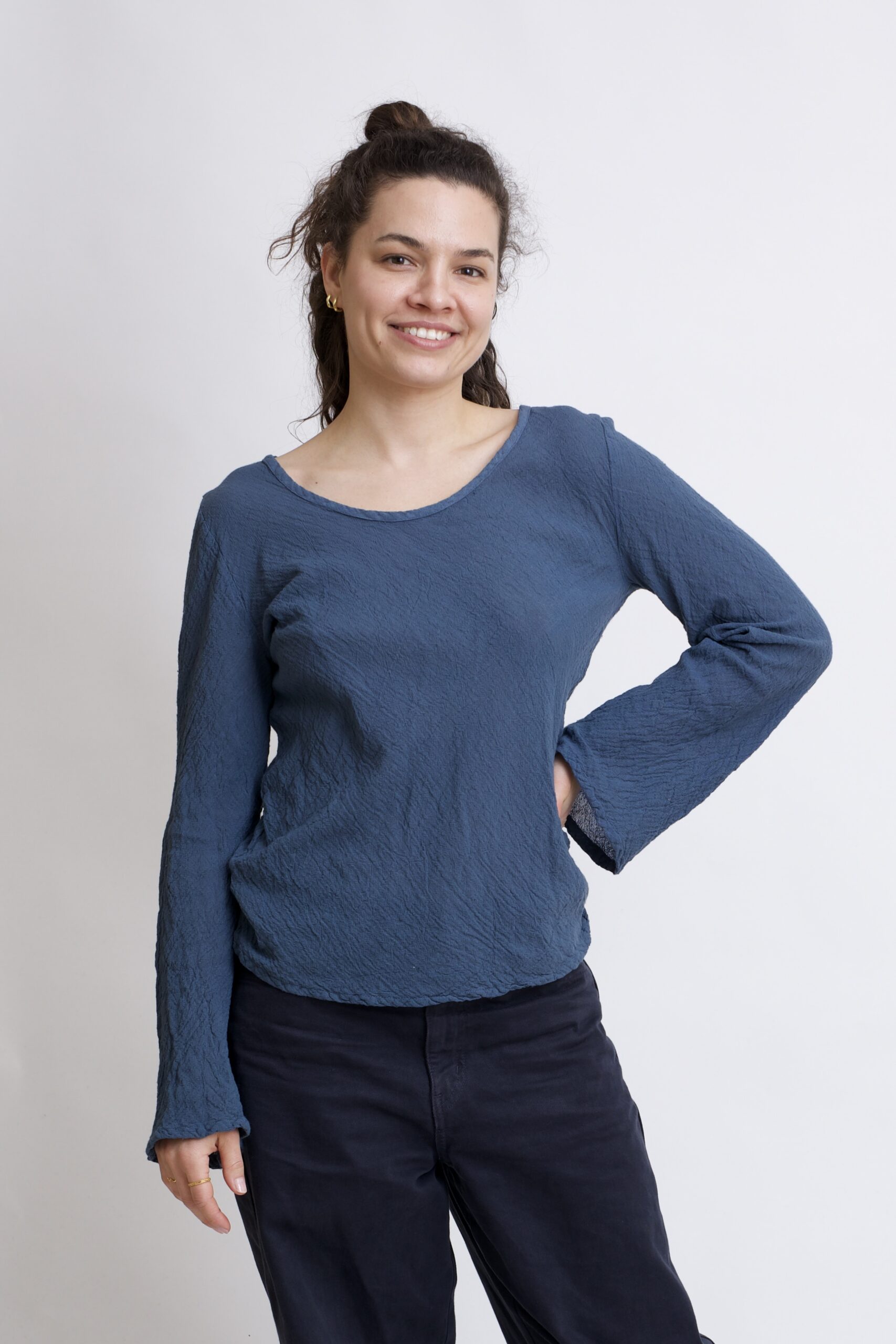 damska bluzka bawełniana z szerokimi rękawami. Bluzka w kolorze szary grafitowy