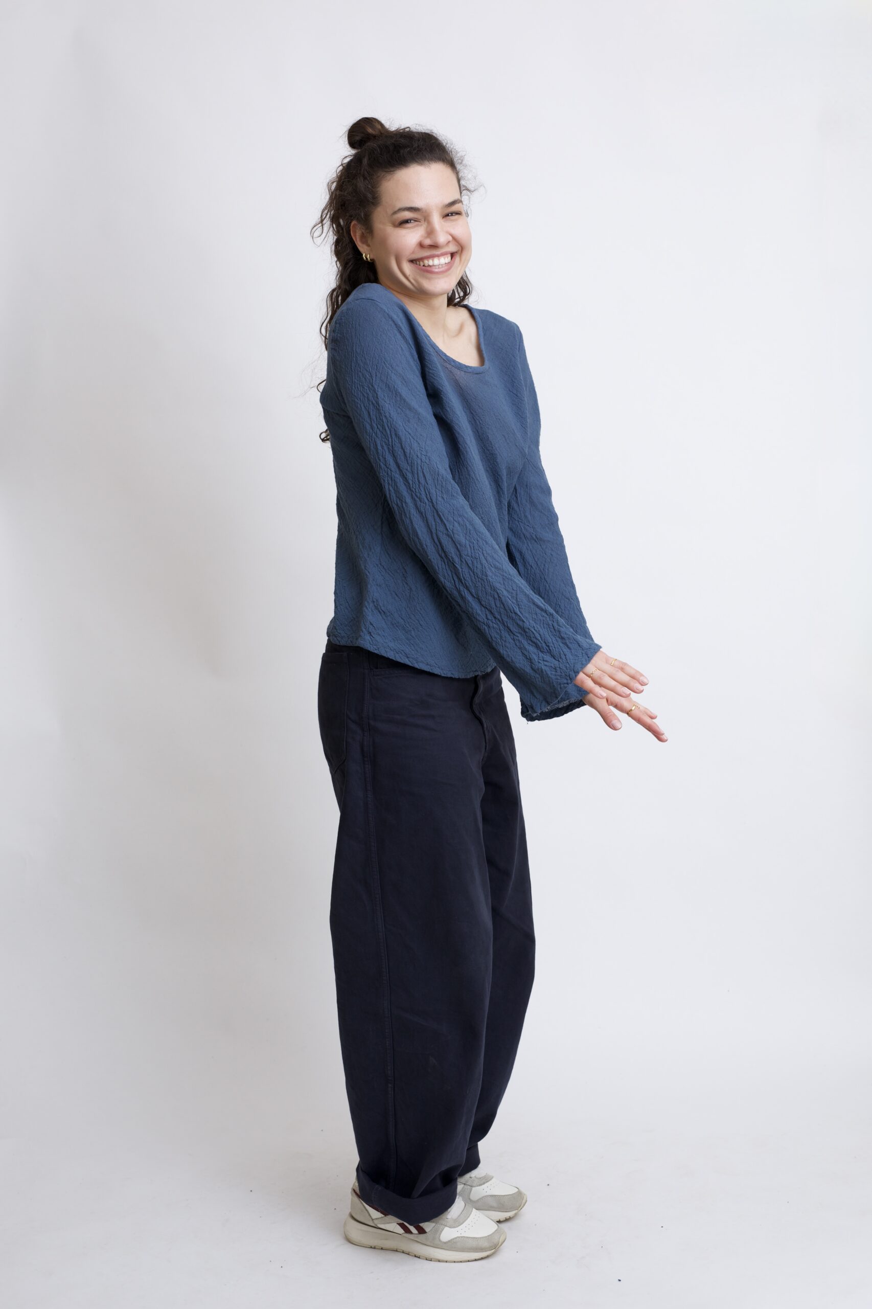 damska bluzka bawełniana z szerokimi rękawami. Bluzka w kolorze szary grafitowy