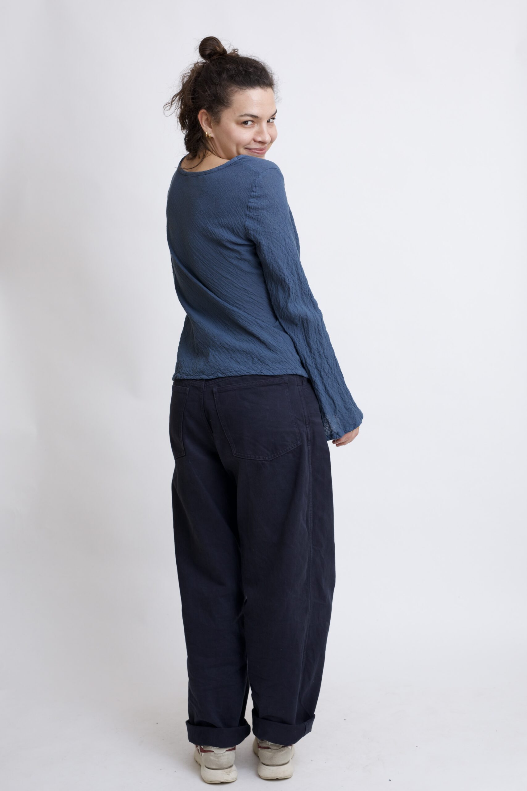 damska bluzka bawełniana z szerokimi rękawami. Bluzka w kolorze szary grafitowy