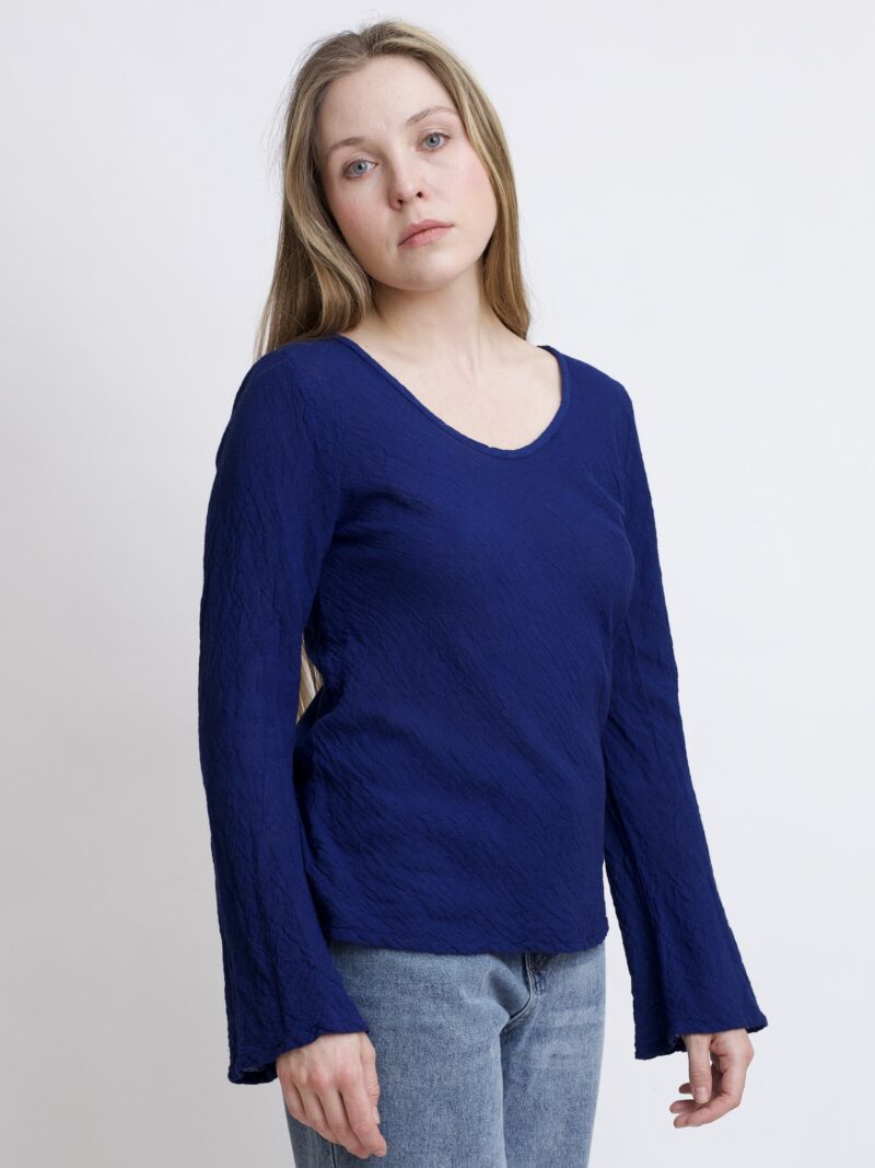 damska bluzka bawełniana z szerokimi rękawami. Bluzka w kolorze granatowy niebieski