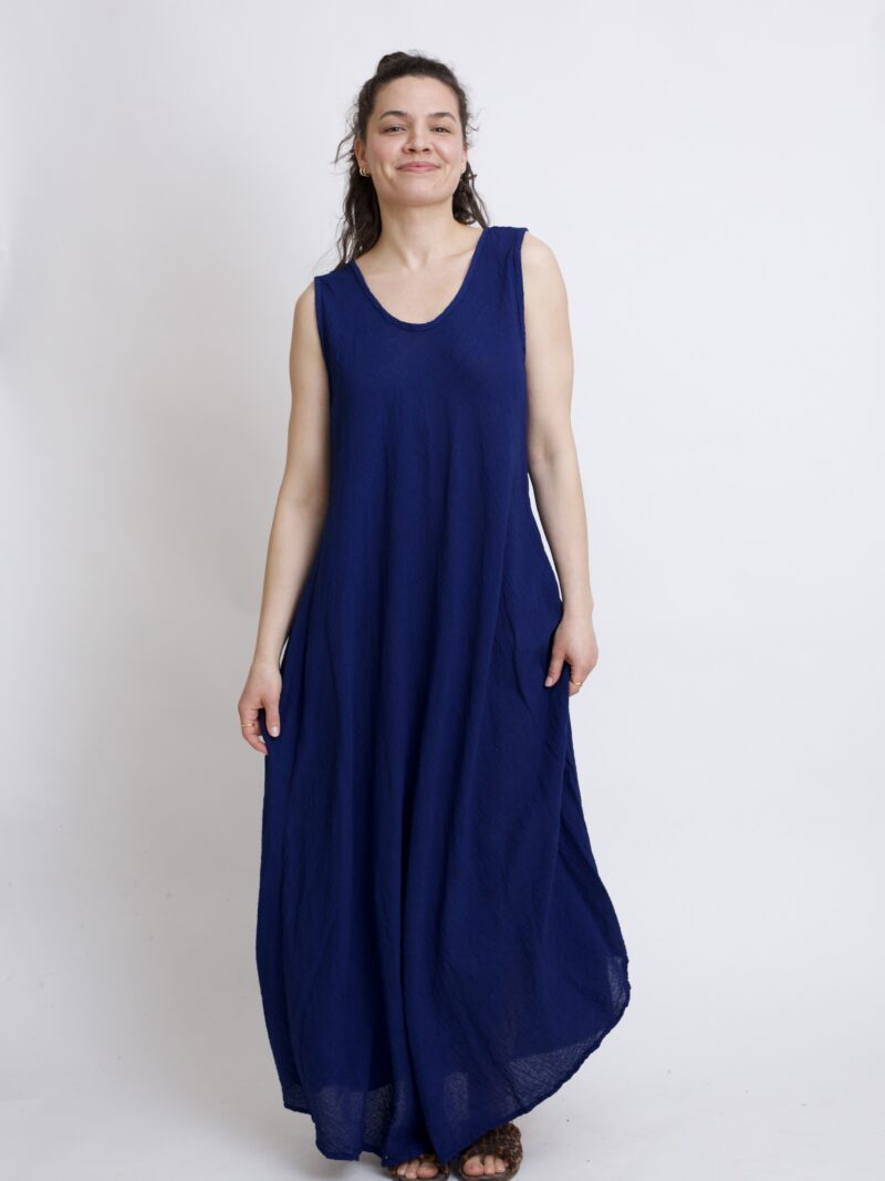 bawełniana sukienka maxi długa w kolorze granatowo niebieskim Czysta 100% bawełna organiczna. Odzież damska