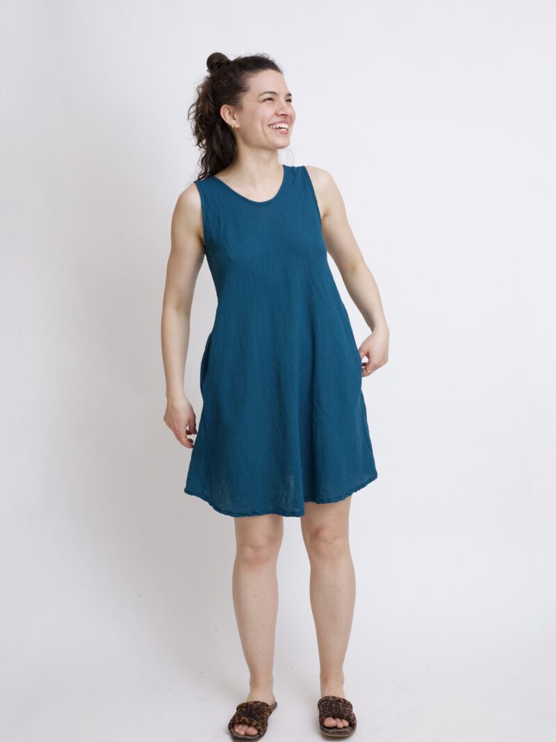 bawełniana sukienka mini na lato i na wakacje. Sukienka w kolorze niebieski petrol