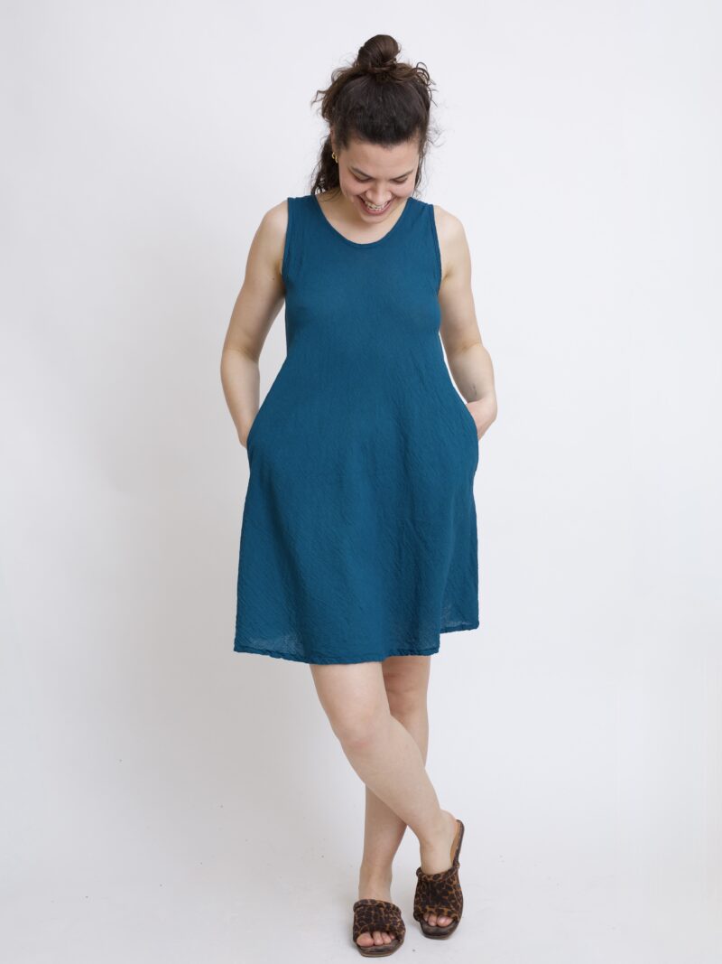 bawełniana sukienka mini na lato i na wakacje. Sukienka w kolorze niebieski petrol