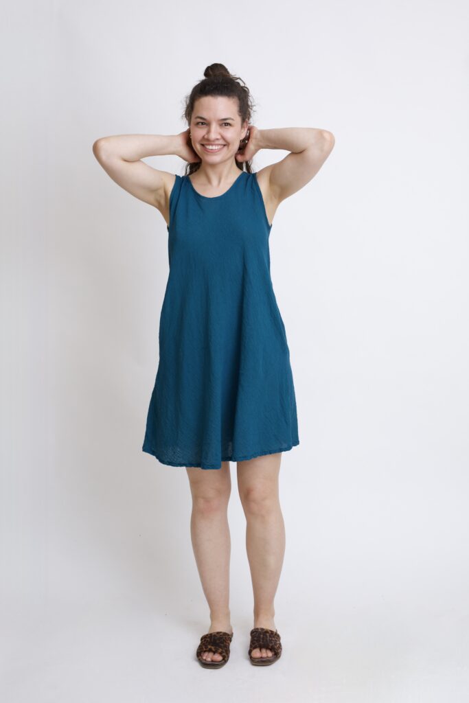 bawełniana sukienka mini na lato i na wakacje. Sukienka w kolorze niebieski petrol