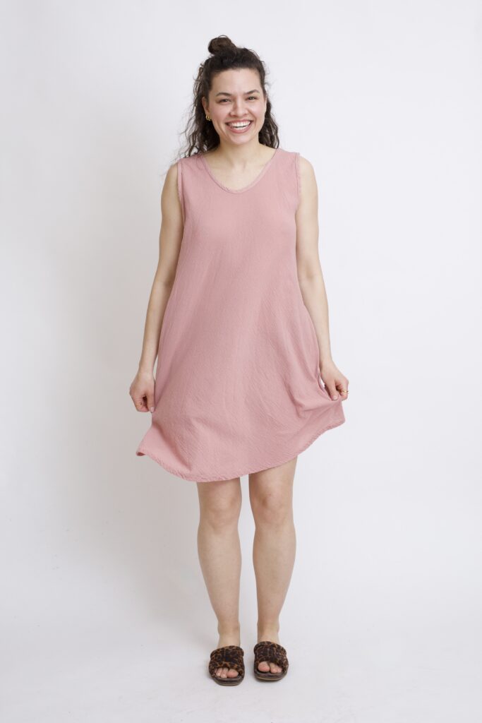 bawełniana sukienka mini na lato i na wakacje. Sukienka w kolorze róż pudrowy