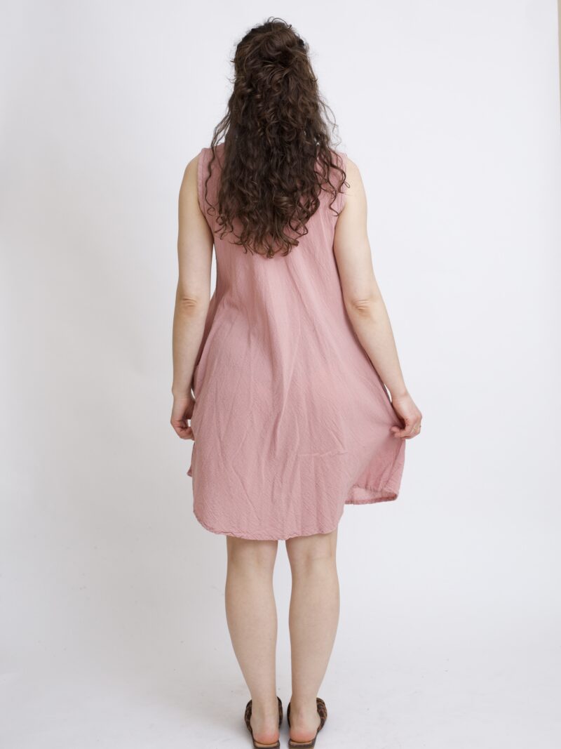 bawełniana sukienka mini na lato i na wakacje. Sukienka w kolorze róż pudrowy