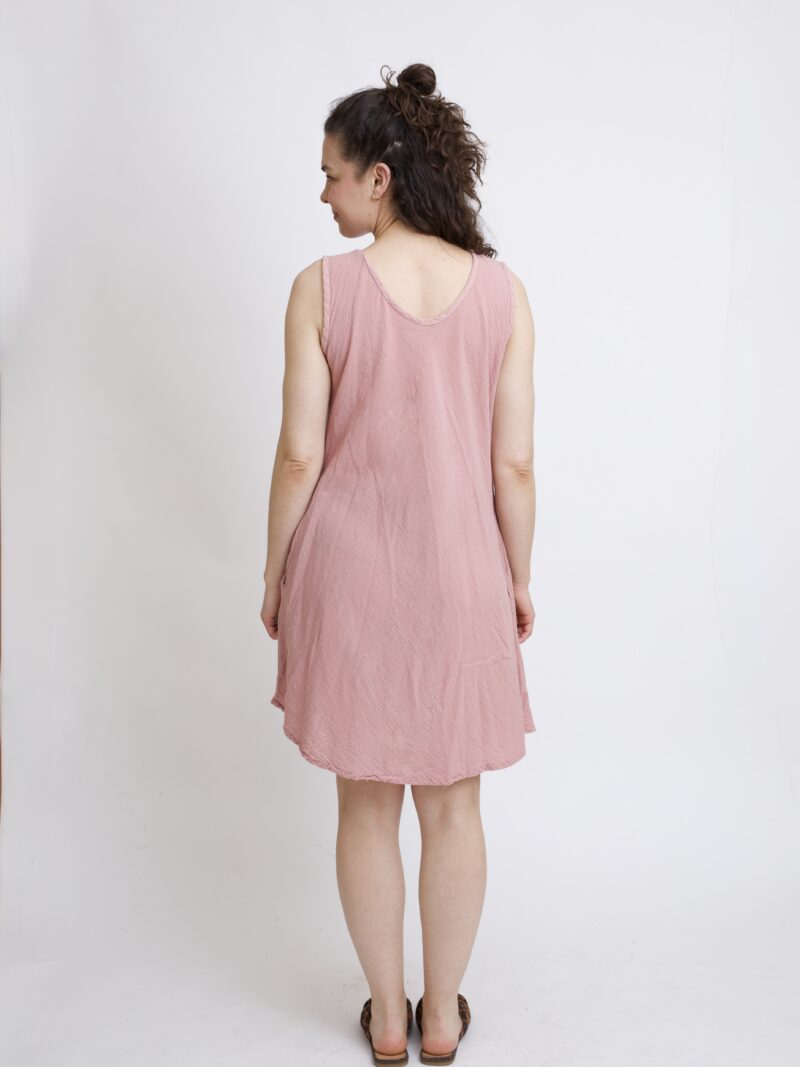 bawełniana sukienka mini na lato i na wakacje. Sukienka w kolorze róż pudrowy