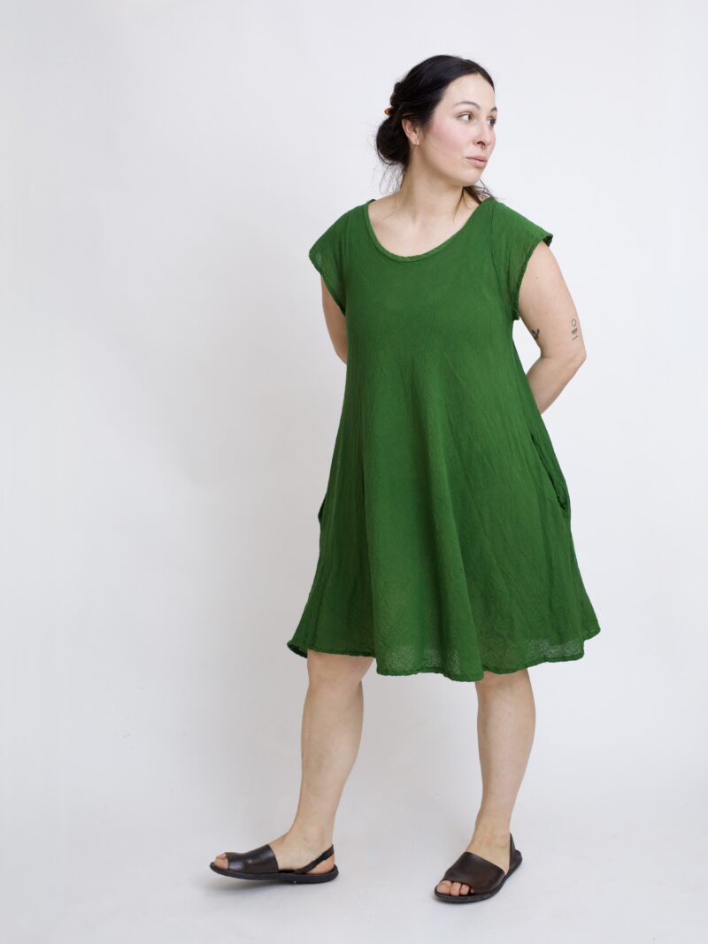 sukienka mini bawełniana ze skrzydełkami. Zielona sukienka z czystej bawełny