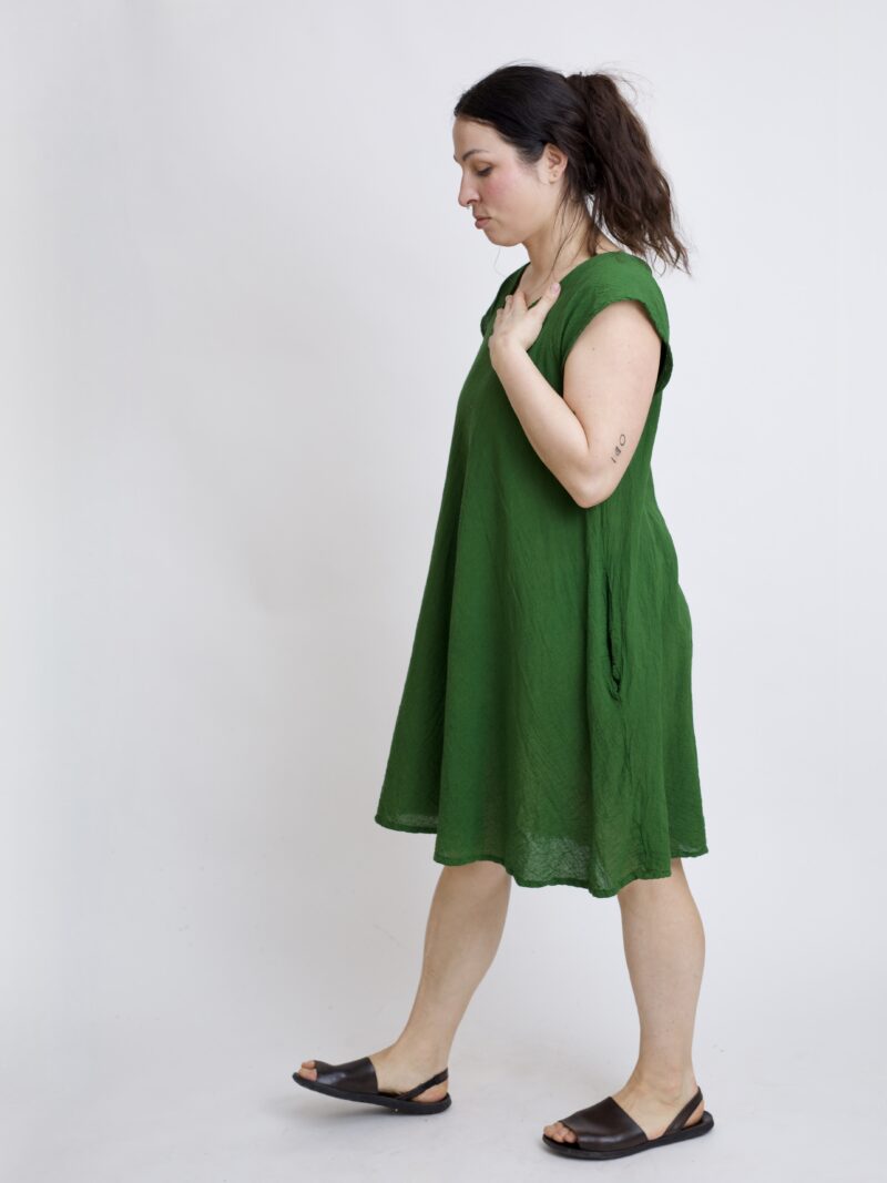 sukienka mini bawełniana ze skrzydełkami. Zielona sukienka z czystej bawełny