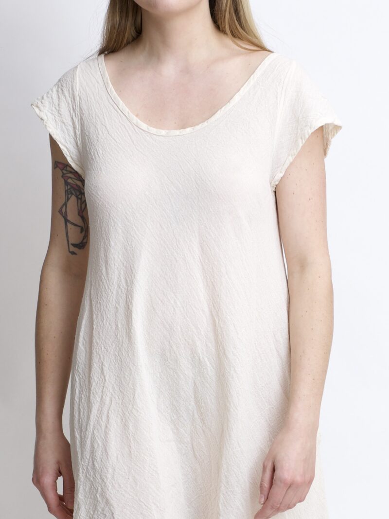 sukienka mini bawełniana ze skrzydełkami. kolor naturalnej bawełny