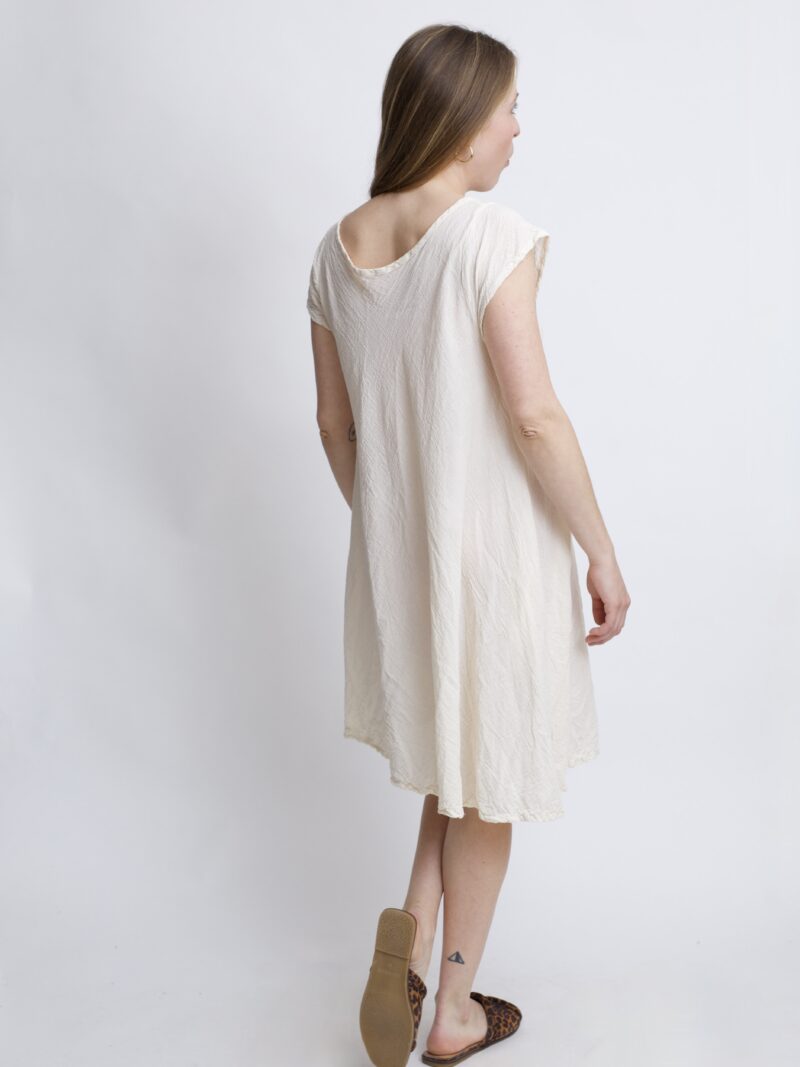 sukienka mini bawełniana ze skrzydełkami. kolor naturalnej bawełny