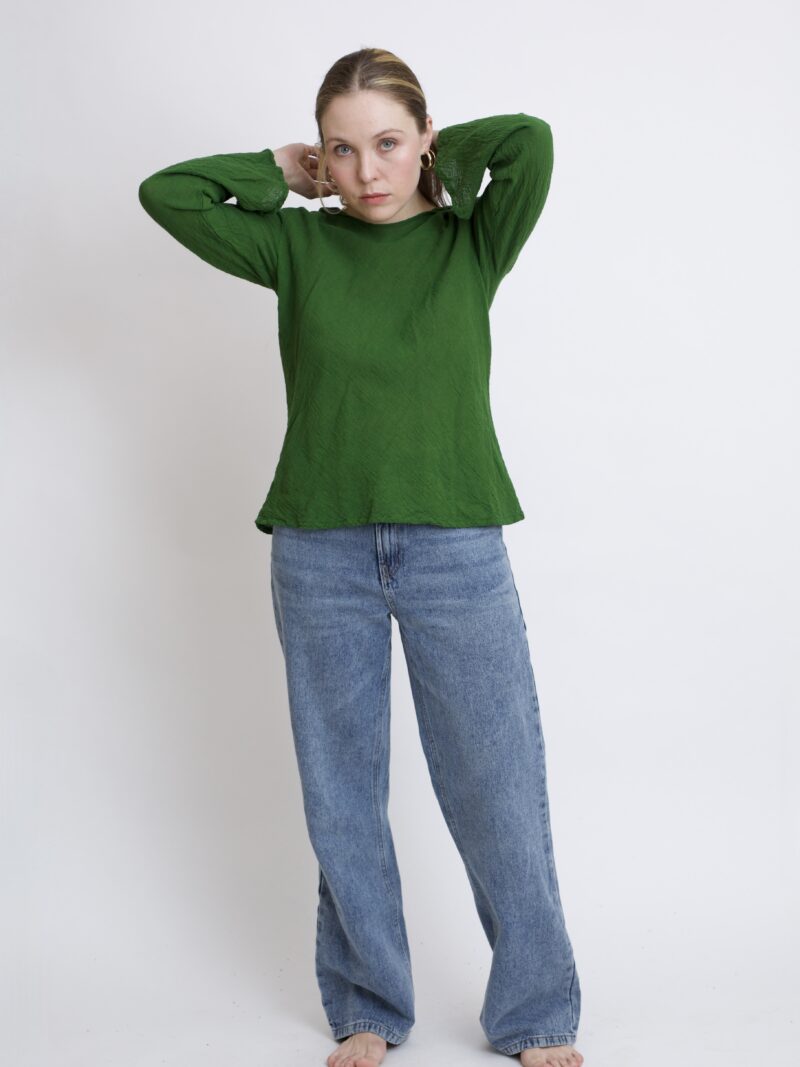damska bluzka top ze spiczastym, elfickim kapturkiem. Rozkloszowane rękawy, wykonana z bawełny organicznej w kolorze zielonym