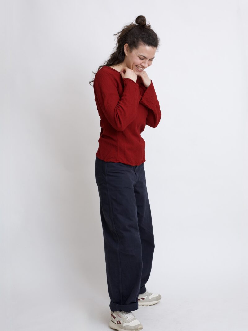 damska bluzka top ze spiczastym, elfickim kapturkiem. Rozkloszowane rękawy, wykonana z bawełny organicznej w kolorze burgund