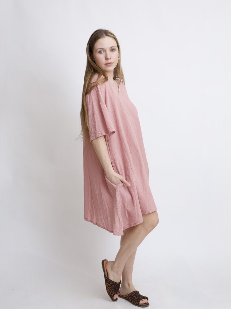 tunika damska oversize, bawełniana z długimi bokami w kolorze róż pudrowy