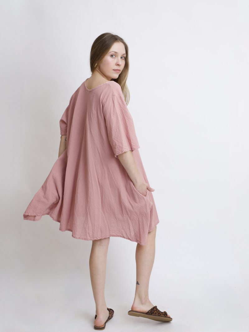 tunika damska oversize, bawełniana z długimi bokami w kolorze róż pudrowy